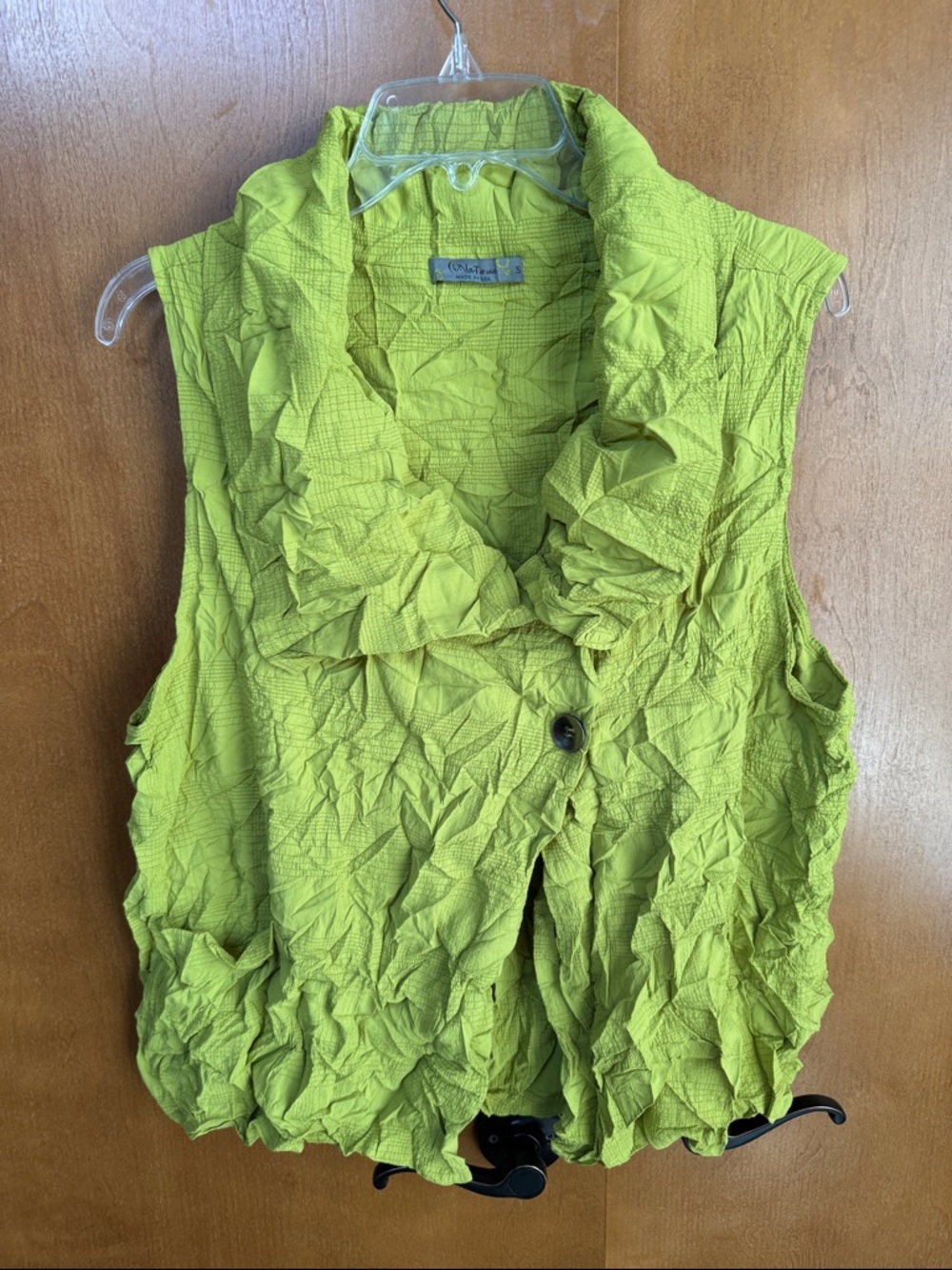 Chalet et Ceci Crinkle Sleeveless Vest in Lime Green